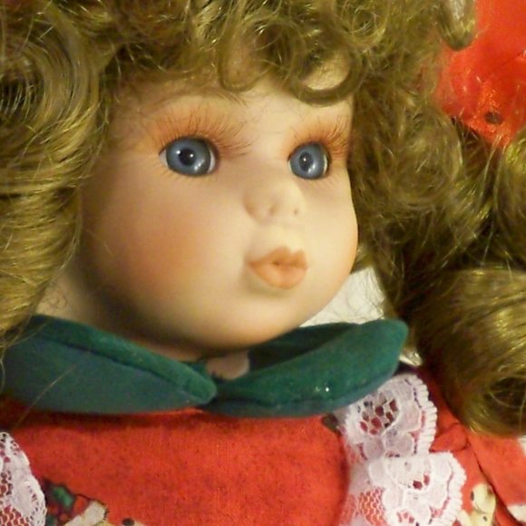 Mistletoe Miss Collectable Tradition Porcelain Doll W/Stand - Picture 2 of 8